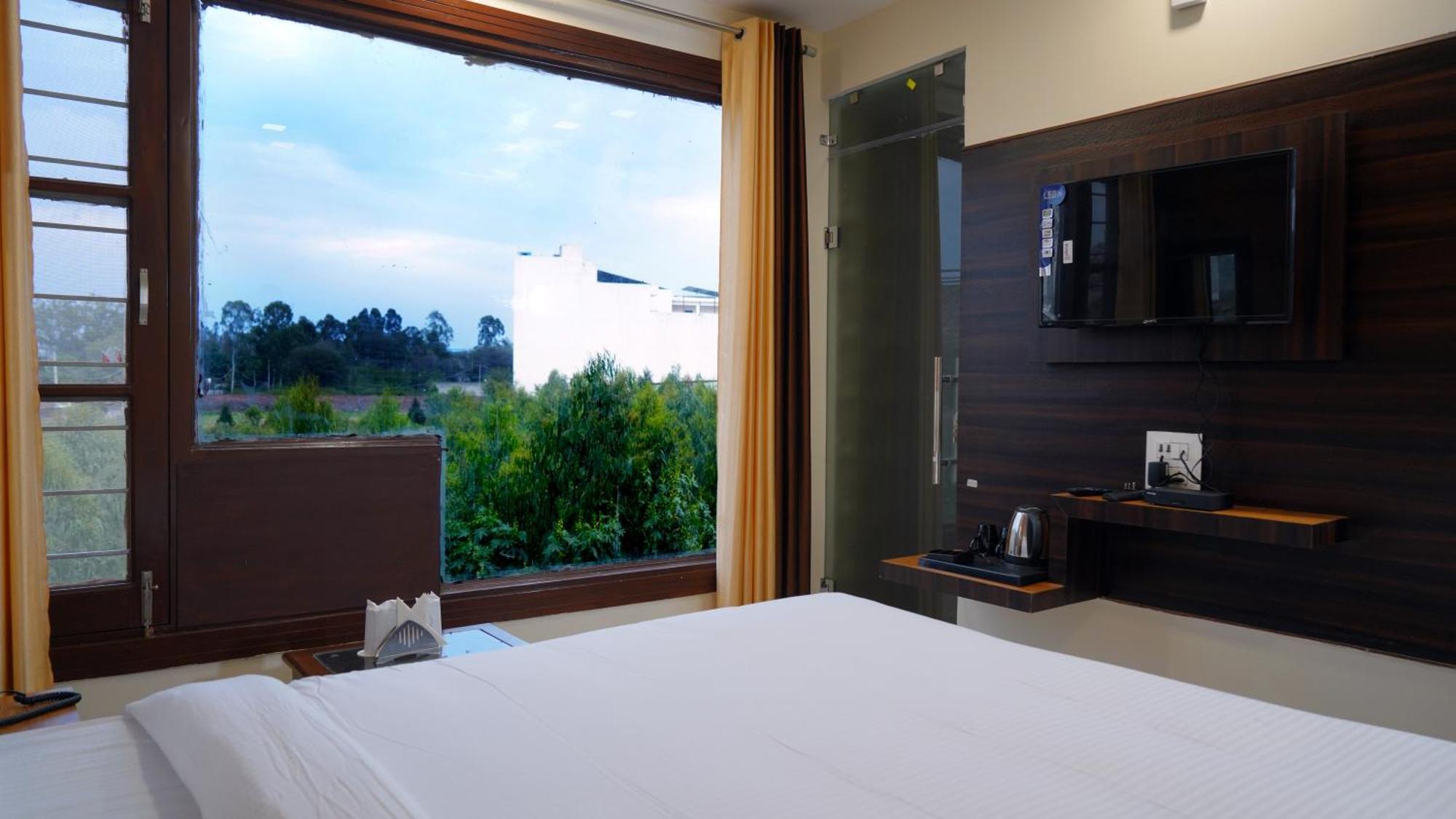 Hotel Park Street Pathankot Ngoại thất bức ảnh